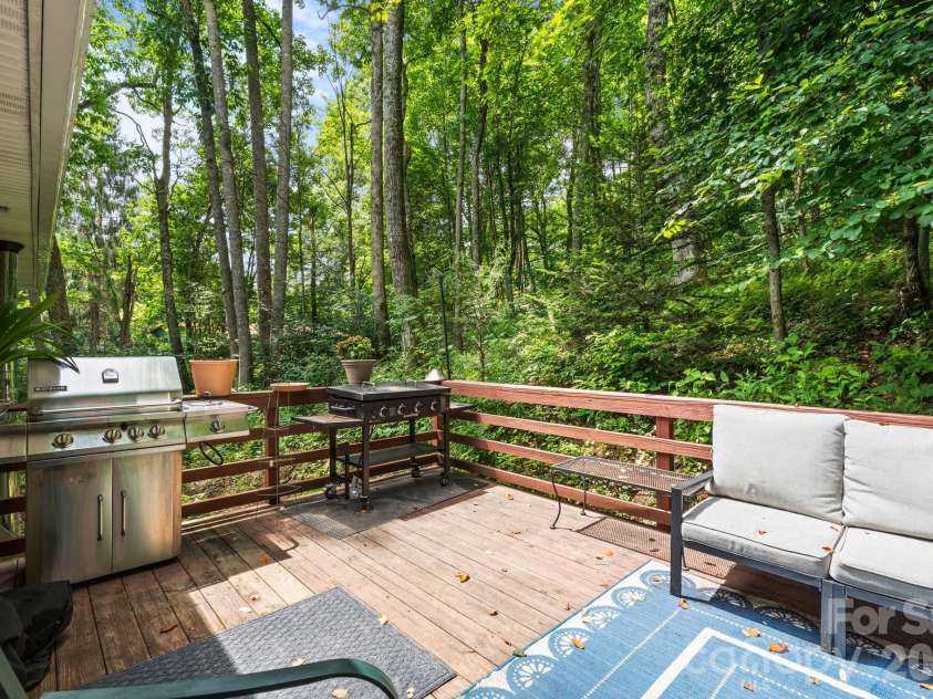 100 Summersweet Drive, Banner Elk, NC 28604.  MLS# CAR4402468, YatesRealty ID 40231. 