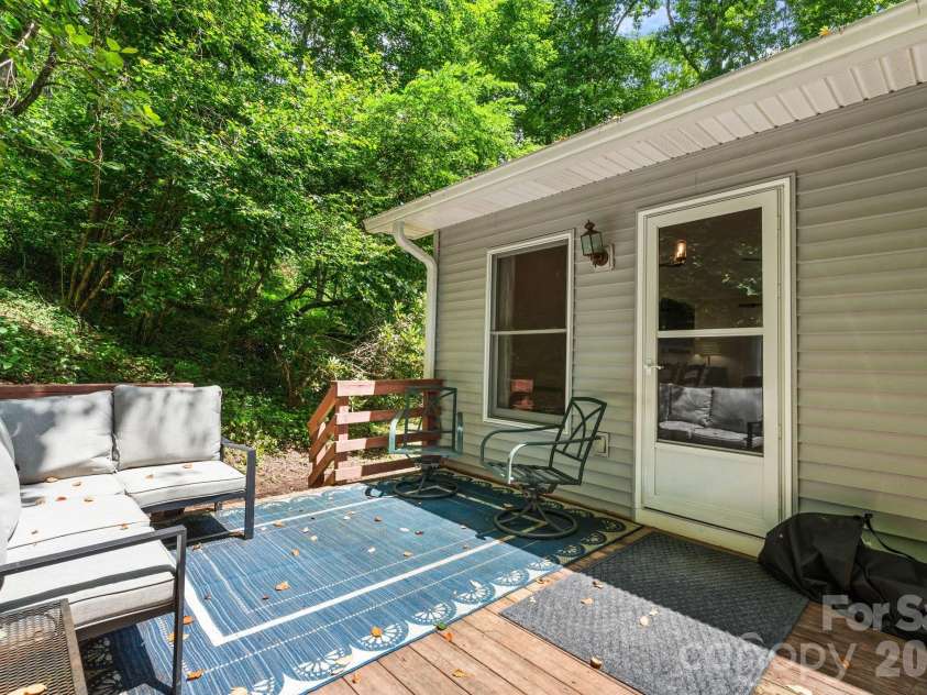 100 Summersweet Drive, Banner Elk, NC 28604.  MLS# CAR4402468, YatesRealty ID 40231. 