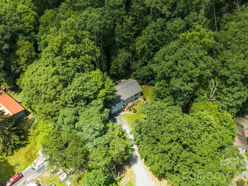 100 Summersweet Drive, Banner Elk, NC 28604.  MLS# CAR4402468, YatesRealty ID 40231. 