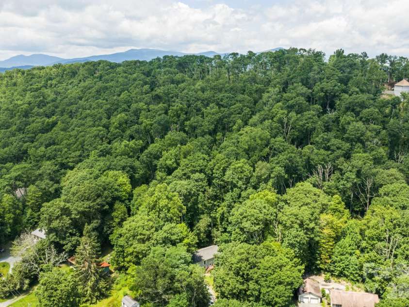 100 Summersweet Drive, Banner Elk, NC 28604.  MLS# CAR4402468, YatesRealty ID 40231. 