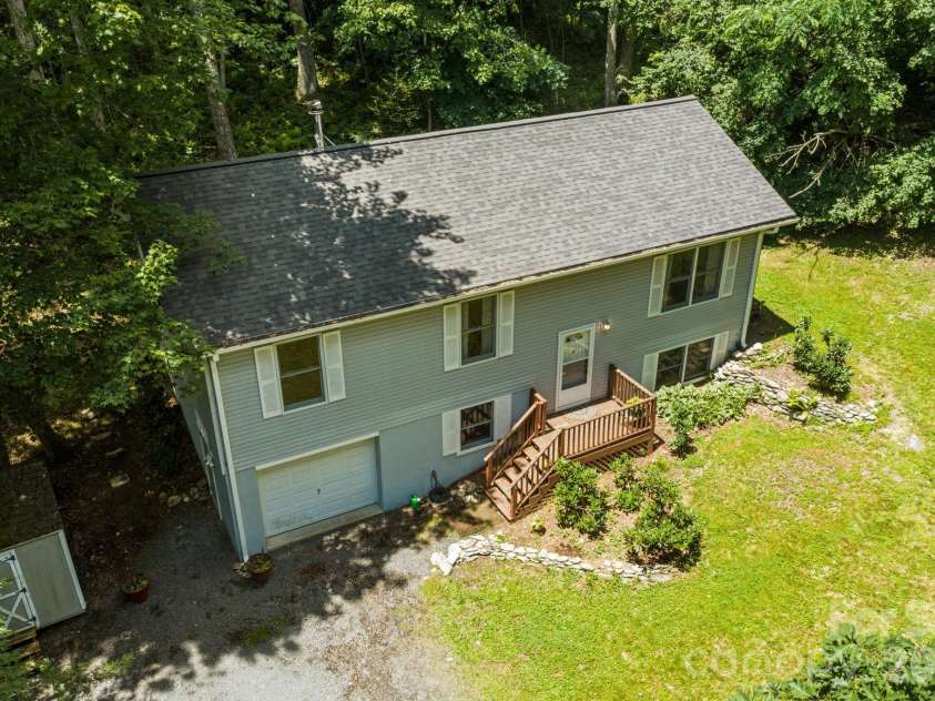100 Summersweet Drive, Banner Elk, NC 28604.  MLS# CAR4402468, YatesRealty ID 40231. 