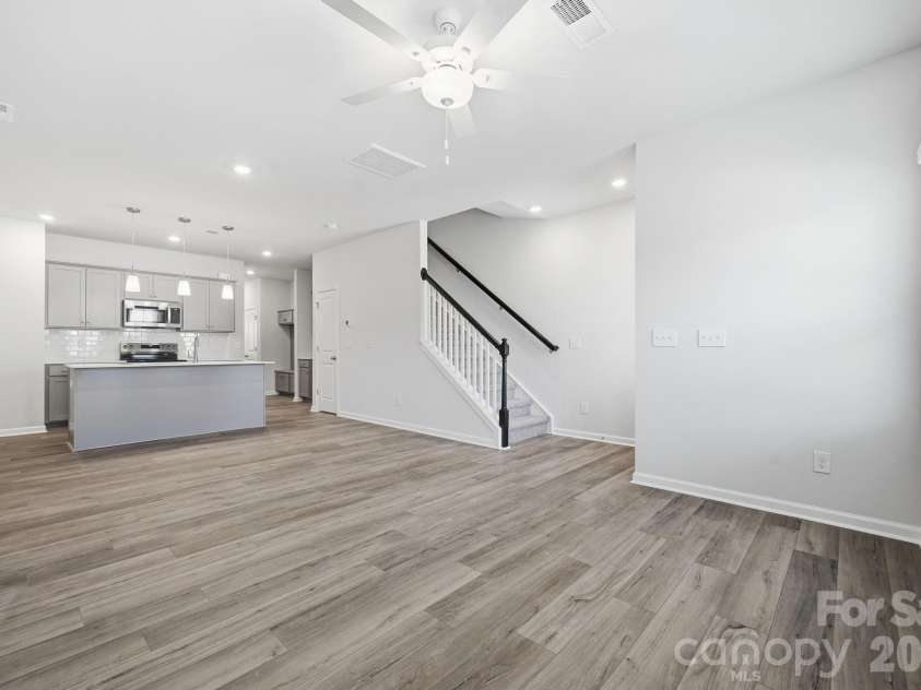5114 Orchardview Way, Charlotte, NC 28216.  MLS# CAR4406338, YatesRealty ID 40233. 