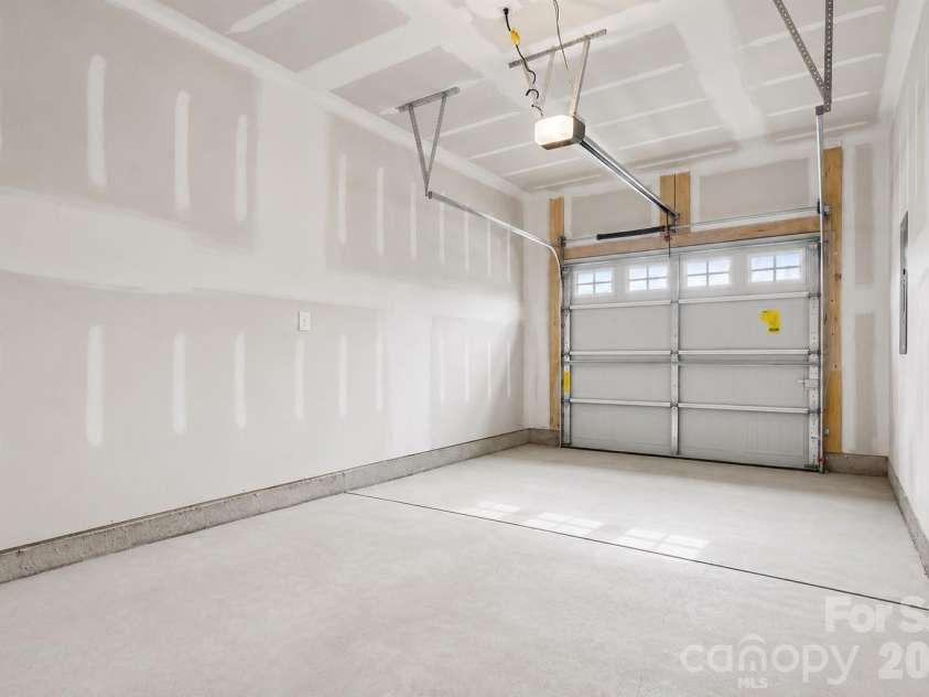 5114 Orchardview Way, Charlotte, NC 28216.  MLS# CAR4406338, YatesRealty ID 40233. 
