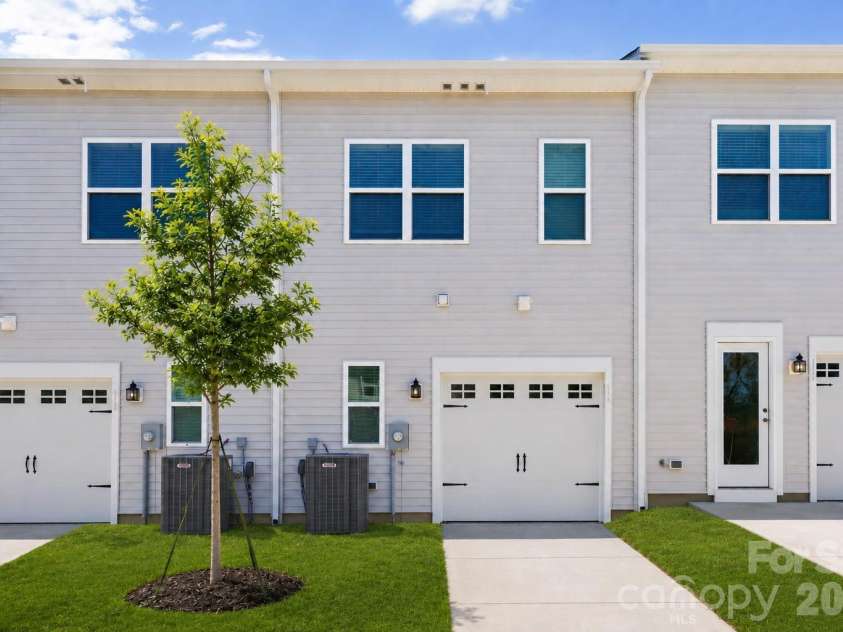 5114 Orchardview Way, Charlotte, NC 28216.  MLS# CAR4406338, YatesRealty ID 40233. Rear