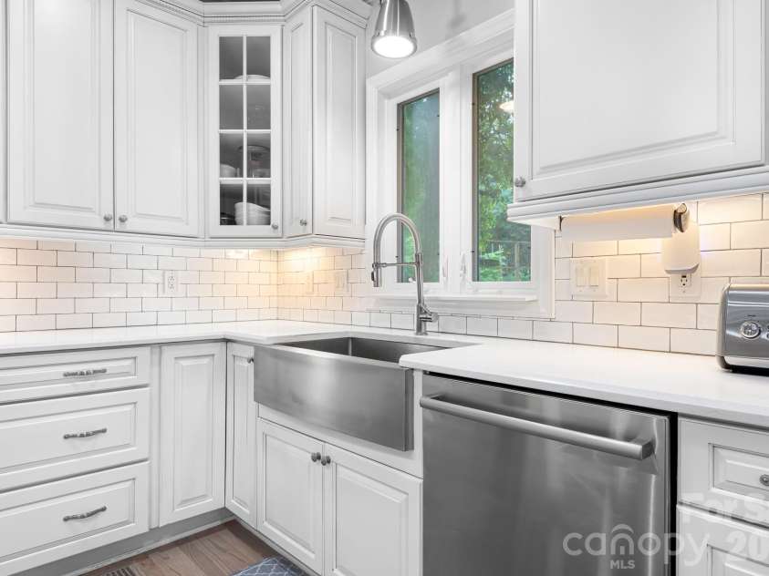 7048 Mariners Court, Tega Cay, SC 29708.  MLS# CAR4408357, YatesRealty ID 40235. 