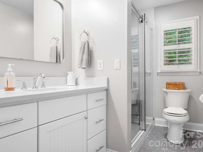 7048 Mariners Court, Tega Cay, SC 29708.  MLS# CAR4408357, YatesRealty ID 40235. Fully Renovated Hall Bathroom