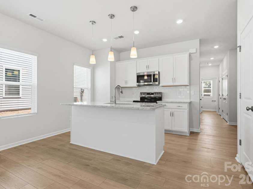 4618 Lakeview Road, Charlotte, NC 28216.  MLS# CAR4406136, YatesRealty ID 40236. 
