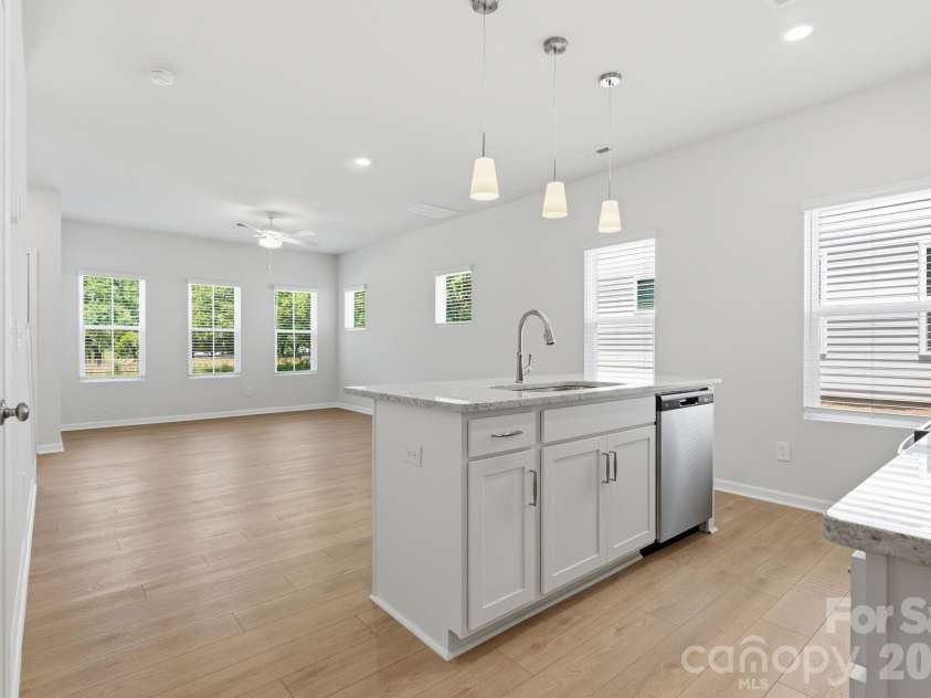 4618 Lakeview Road, Charlotte, NC 28216.  MLS# CAR4406136, YatesRealty ID 40236. 