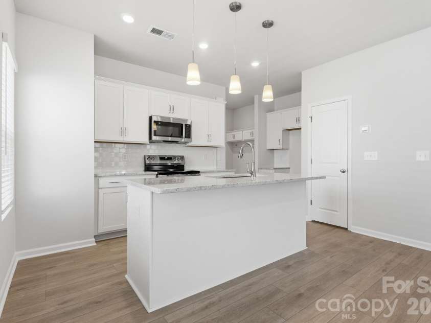 4618 Lakeview Road, Charlotte, NC 28216.  MLS# CAR4406136, YatesRealty ID 40236. 