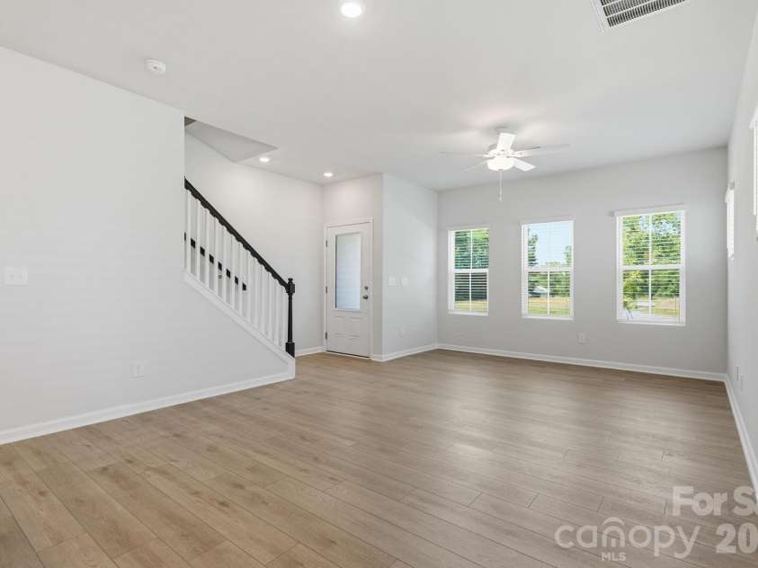 4618 Lakeview Road, Charlotte, NC 28216.  MLS# CAR4406136, YatesRealty ID 40236. 