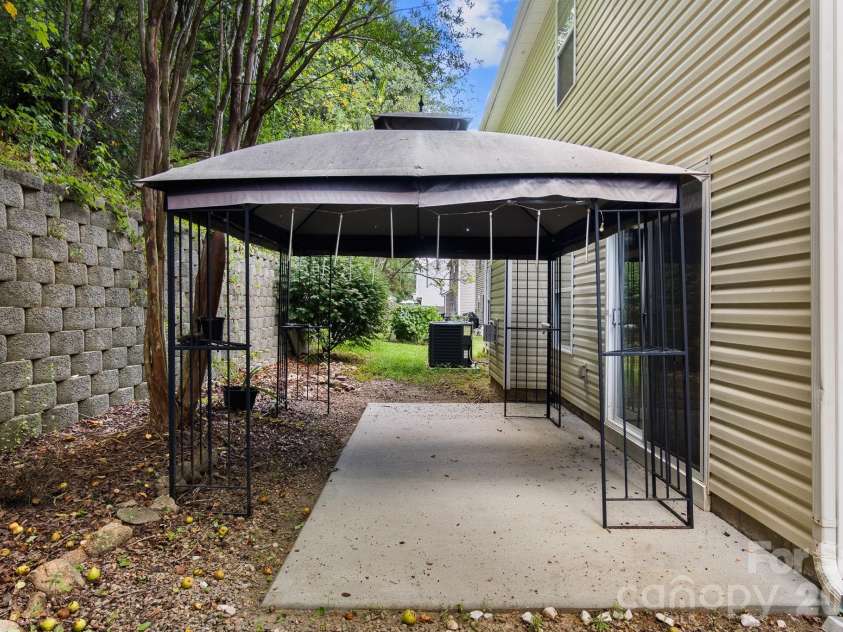 9055 Pembroke Court, Fort Mill, SC 29707.  MLS# CAR4405192, YatesRealty ID 40239. 