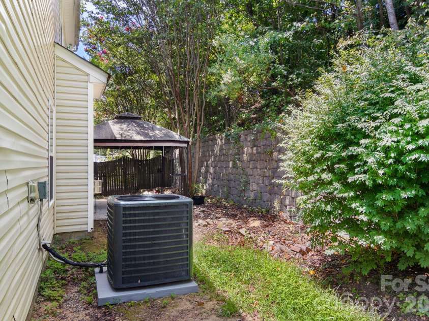 9055 Pembroke Court, Fort Mill, SC 29707.  MLS# CAR4405192, YatesRealty ID 40239. 