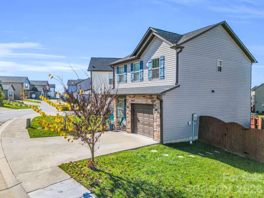 358 Cardwell Lane, Fletcher, NC 28732.  MLS# CAR4355341, YatesRealty ID 4024. 