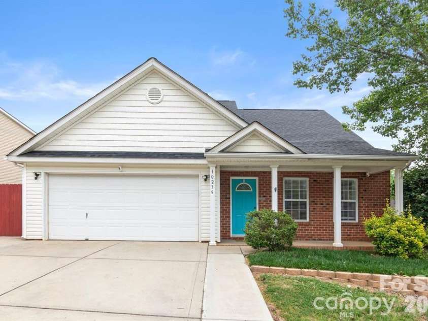 10239 Apple Dove Court, Charlotte, NC 28214.  MLS# CAR4408331, YatesRealty ID 40240. 