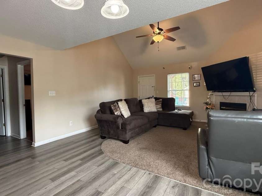 10239 Apple Dove Court, Charlotte, NC 28214.  MLS# CAR4408331, YatesRealty ID 40240. 