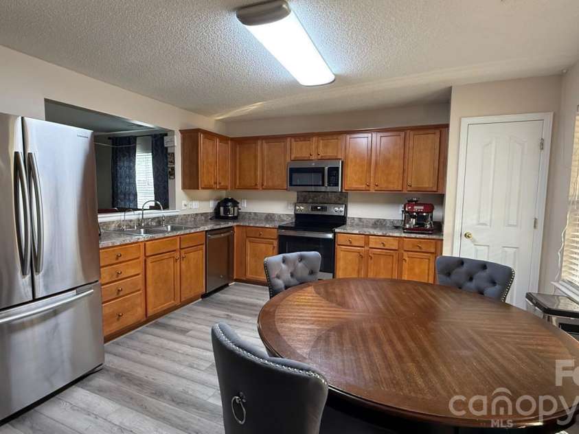 10239 Apple Dove Court, Charlotte, NC 28214.  MLS# CAR4408331, YatesRealty ID 40240. 