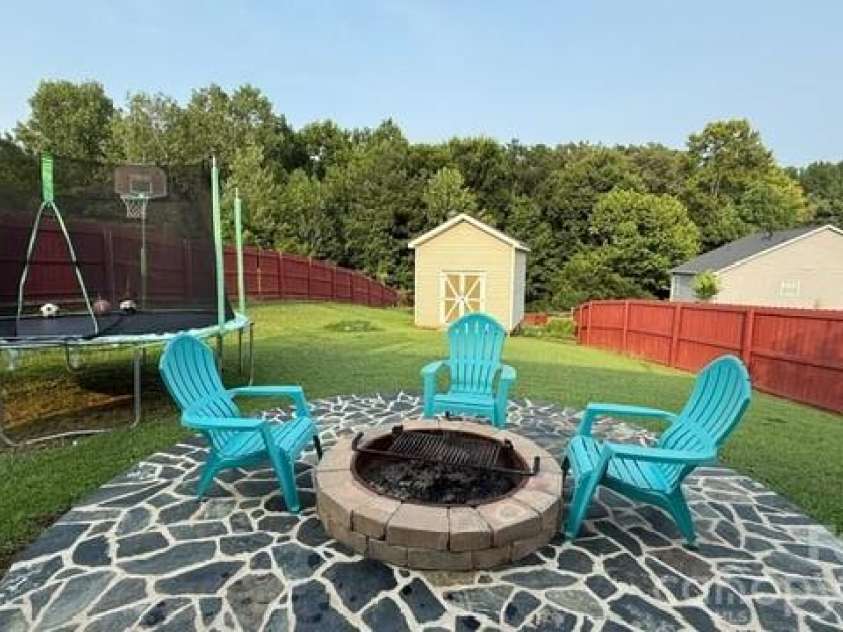 10239 Apple Dove Court, Charlotte, NC 28214.  MLS# CAR4408331, YatesRealty ID 40240. 