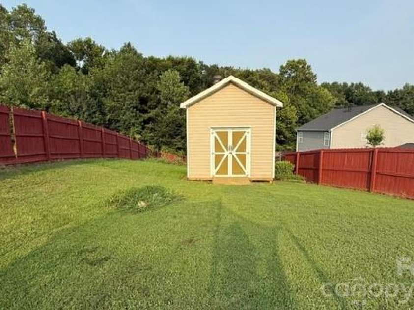 10239 Apple Dove Court, Charlotte, NC 28214.  MLS# CAR4408331, YatesRealty ID 40240. 