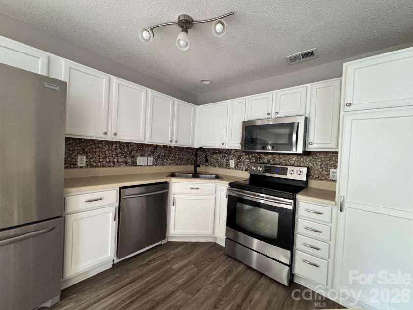 2638 Rozzelles Landing Drive, Charlotte, NC 28214.  MLS# CAR4402218, YatesRealty ID 40241. 