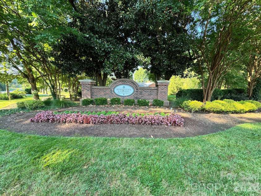 2638 Rozzelles Landing Drive, Charlotte, NC 28214.  MLS# CAR4402218, YatesRealty ID 40241. 