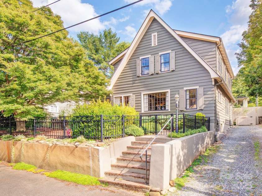 1 Evergreen Lane, Asheville, NC 28801.  MLS# CAR4302888, YatesRealty ID 40242. 