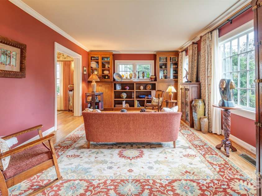 1 Evergreen Lane, Asheville, NC 28801.  MLS# CAR4302888, YatesRealty ID 40242. 