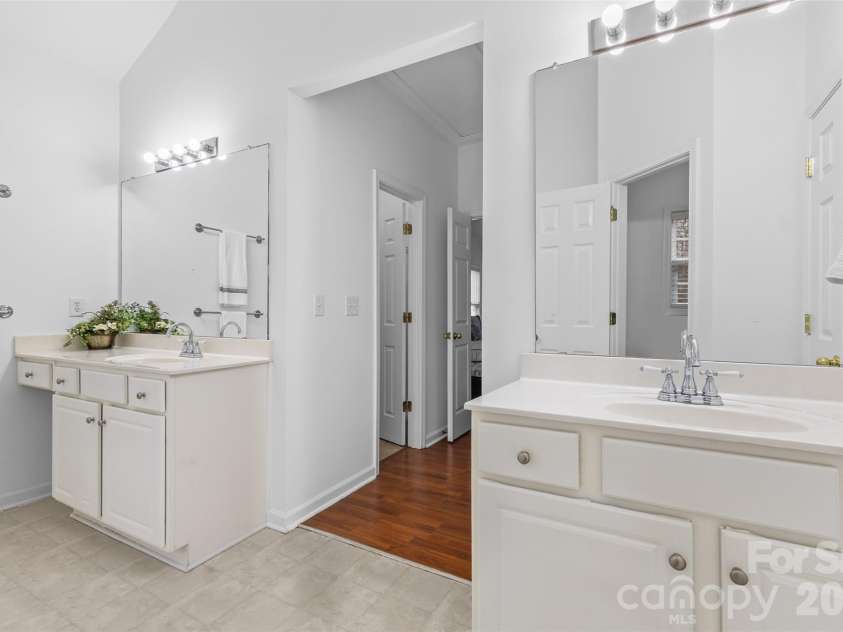 11919 Erwin Ridge Avenue, Charlotte, NC 28213.  MLS# CAR4389516, YatesRealty ID 40242. 