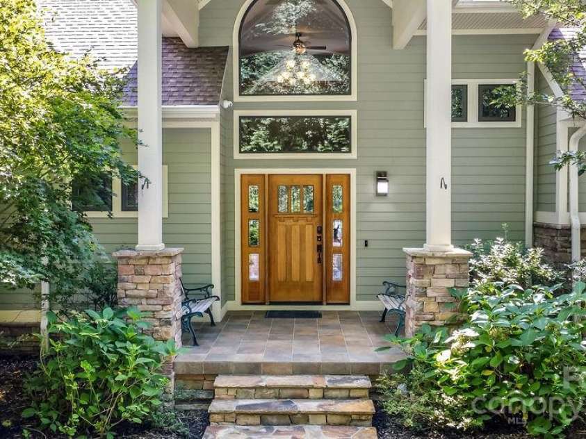 301 Gateway Drive, Hendersonville, NC 28739.  MLS# CAR4294263, YatesRealty ID 40247. Come into a luxury mountain lifestyle in this gorgeous home lovingly built by the current owner in 2008. Meticulously maintained with a whole house generator!