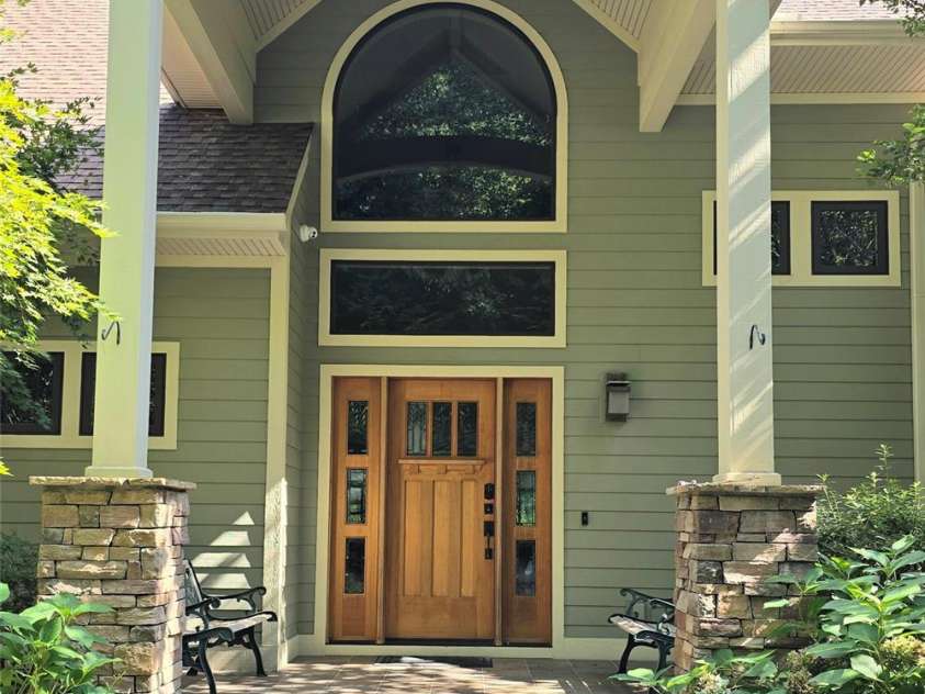 301 Gateway Drive, Hendersonville, NC 28739.  MLS# CAR4294263, YatesRealty ID 40247. Come into a luxury mountain lifestyle in this gorgeous home lovingly built by the current owner in 2008. Meticulously maintained with a whole house generator!