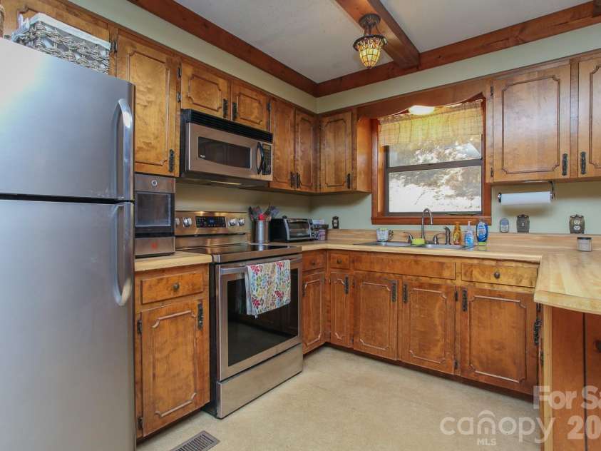 146 Stecoah Heights, Robbinsville, NC 28771.  MLS# CAR4344701, YatesRealty ID 4025. 