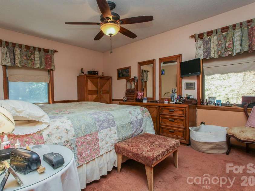 146 Stecoah Heights, Robbinsville, NC 28771.  MLS# CAR4344701, YatesRealty ID 4025. 