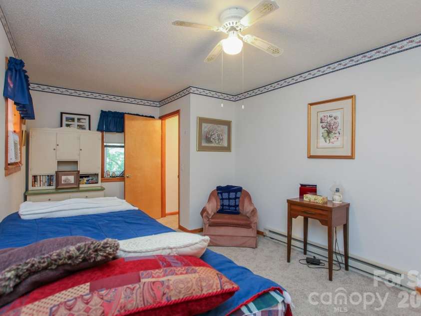 146 Stecoah Heights, Robbinsville, NC 28771.  MLS# CAR4344701, YatesRealty ID 4025. 