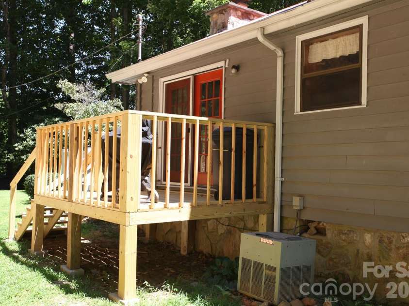 146 Stecoah Heights, Robbinsville, NC 28771.  MLS# CAR4344701, YatesRealty ID 4025. 