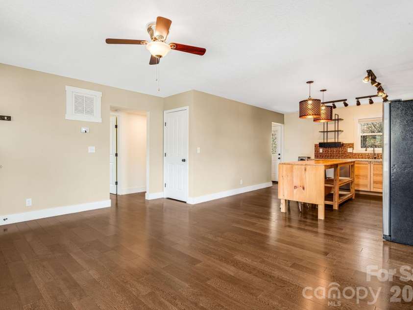 309 London Road, Asheville, NC 28803.  MLS# CAR4353923, YatesRealty ID 4025. 