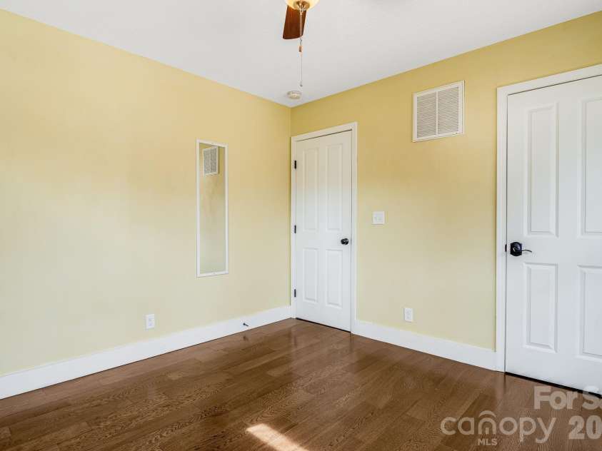 309 London Road, Asheville, NC 28803.  MLS# CAR4353923, YatesRealty ID 4025. 