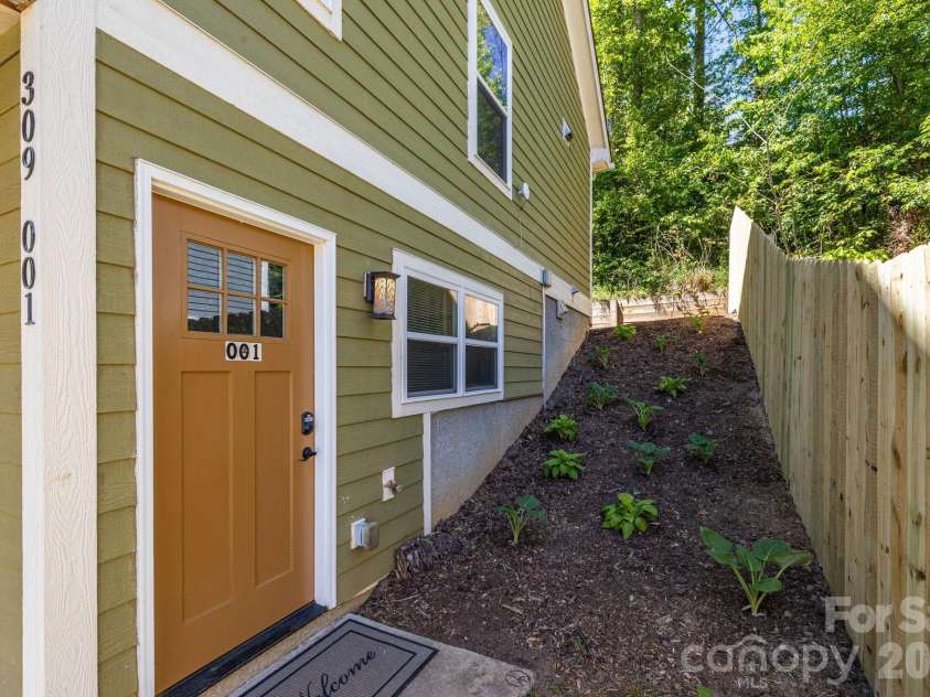 309 London Road, Asheville, NC 28803.  MLS# CAR4353923, YatesRealty ID 4025. 