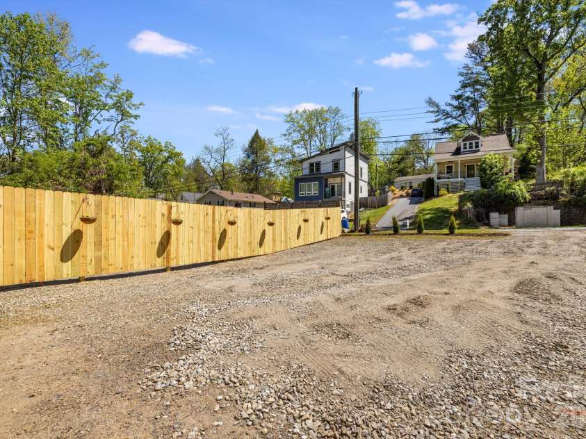309 London Road, Asheville, NC 28803.  MLS# CAR4353923, YatesRealty ID 4025. 
