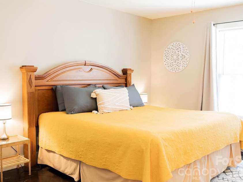 309 London Road, Asheville, NC 28803.  MLS# CAR4353923, YatesRealty ID 4025. Lower main bedroom