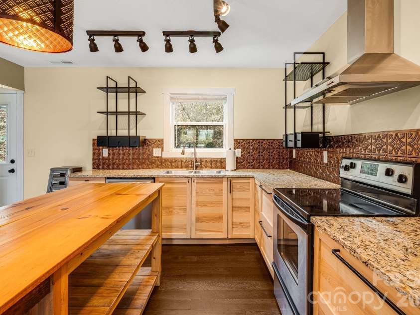 309 London Road, Asheville, NC 28803.  MLS# CAR4390562, YatesRealty ID 4025. 