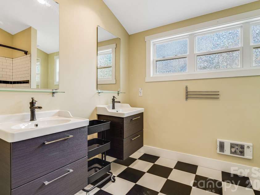 309 London Road, Asheville, NC 28803.  MLS# CAR4390562, YatesRealty ID 4025. 