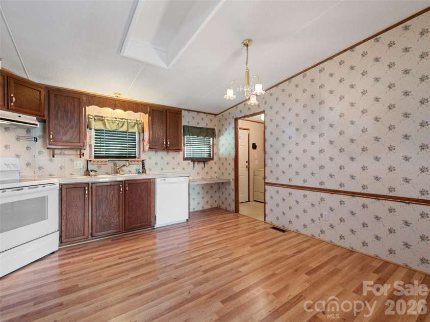 39 Spruce Street, Waynesville, NC 28786.  MLS# CAR4407545, YatesRealty ID 40250. 