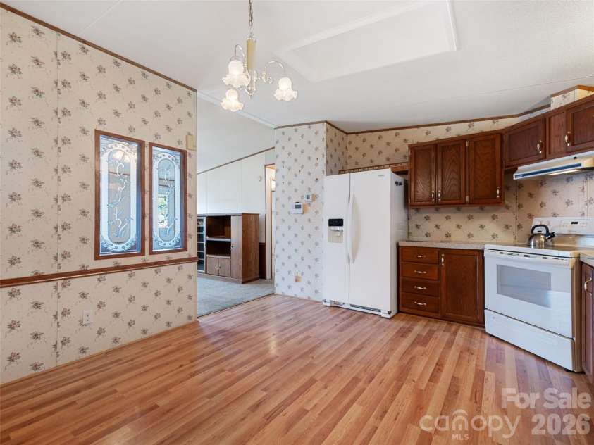 39 Spruce Street, Waynesville, NC 28786.  MLS# CAR4407545, YatesRealty ID 40250. 