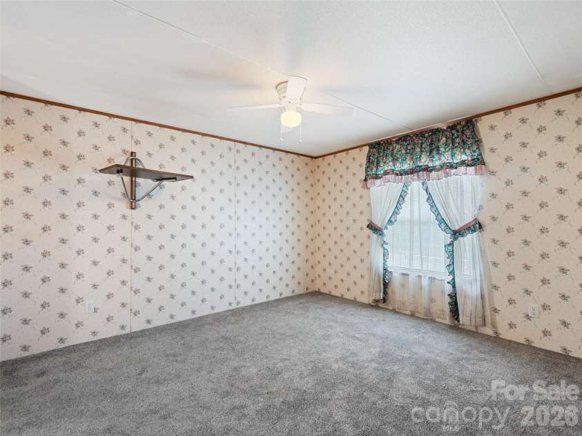 39 Spruce Street, Waynesville, NC 28786.  MLS# CAR4407545, YatesRealty ID 40250. 