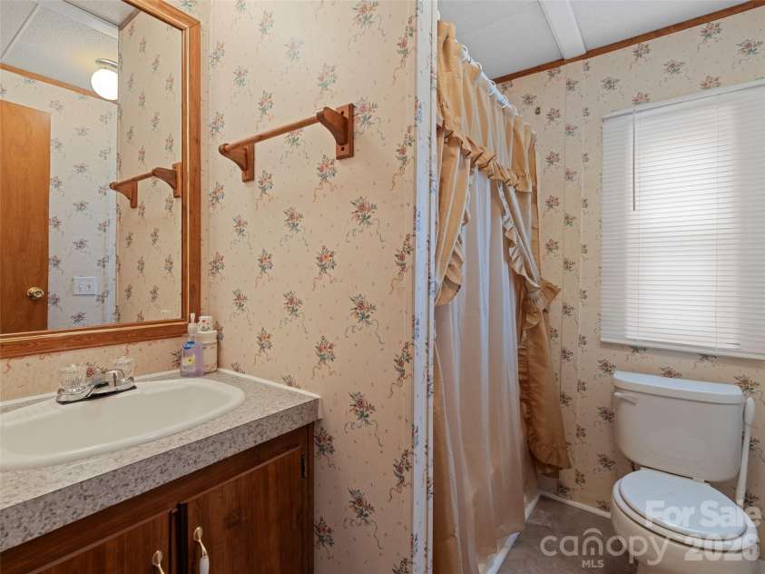 39 Spruce Street, Waynesville, NC 28786.  MLS# CAR4407545, YatesRealty ID 40250. 