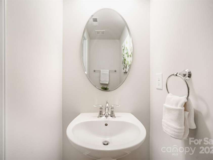 407 Park Meadows Drive, Matthews, NC 28104.  MLS# CAR4287821, YatesRealty ID 40250. Half bath off the main level entry hall.