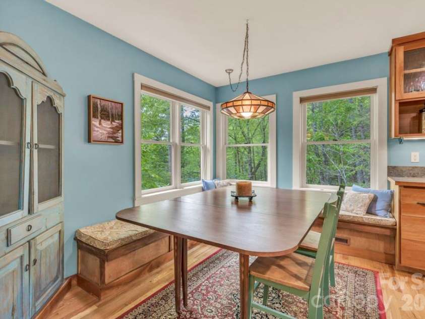 1590 Shulls Mill Road, Boone, NC 28607.  MLS# CAR4389715, YatesRealty ID 40251. Custom built in seating!