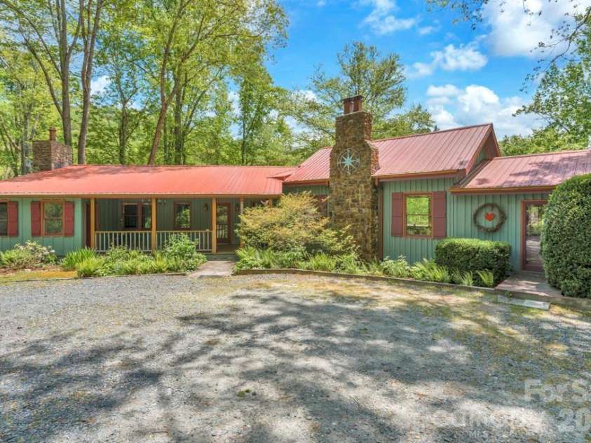 1590 Shulls Mill Road, Boone, NC 28607.  MLS# CAR4389715, YatesRealty ID 40251. Level entry!