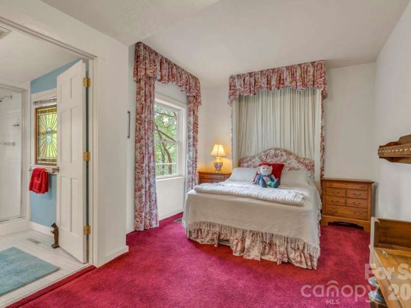 1590 Shulls Mill Road, Boone, NC 28607.  MLS# CAR4389715, YatesRealty ID 40251. Main-level primary suite