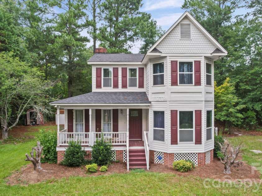 261 Lakeside Drive, Hartsville, SC 29550.  MLS# CAR4405269, YatesRealty ID 40254. 