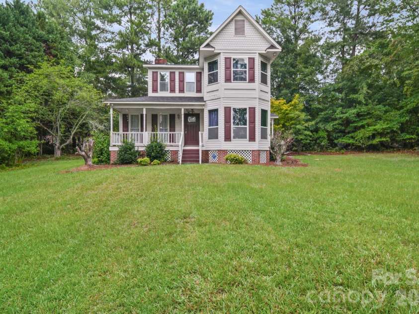 261 Lakeside Drive, Hartsville, SC 29550.  MLS# CAR4405269, YatesRealty ID 40254. 